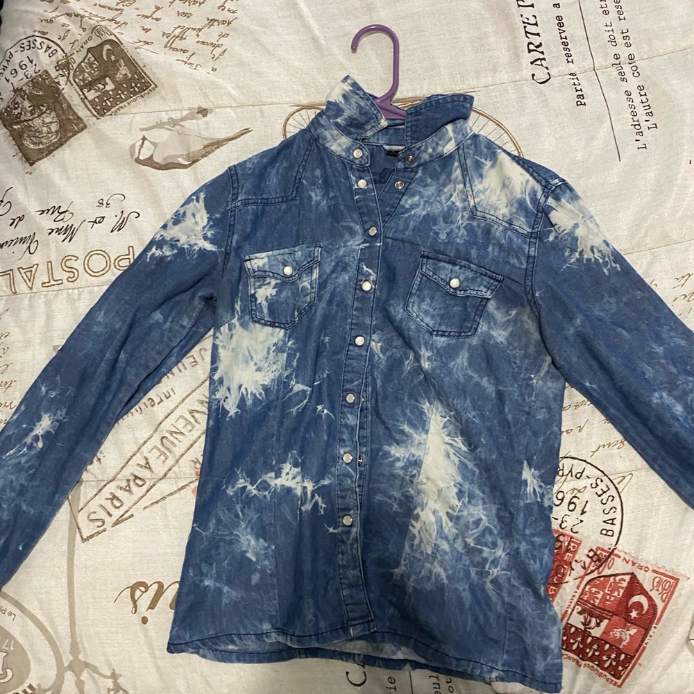 A button up long sleeve shirt.